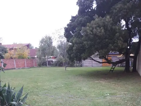 Lote sobre calle Baden Baden Muy Buen Entorno