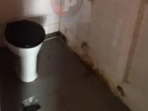   RETASADO   LOCAL SOBRE LA VIA PUBLICA - OPORTUNIDAD 