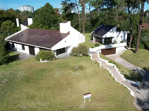 Casa en venta en Lugano, Punta del este, 3 dormitorios y dependencia