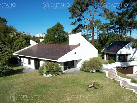Casa en venta en Lugano, Punta del este, 3 dormitorios y dependencia