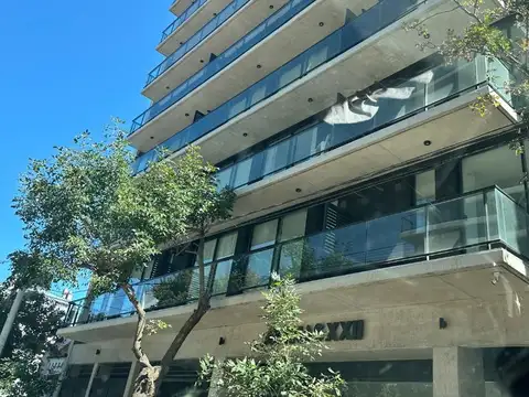 Departamento en Alsina 2600 de dos ambientes al contrafrente con balcon y cochera
