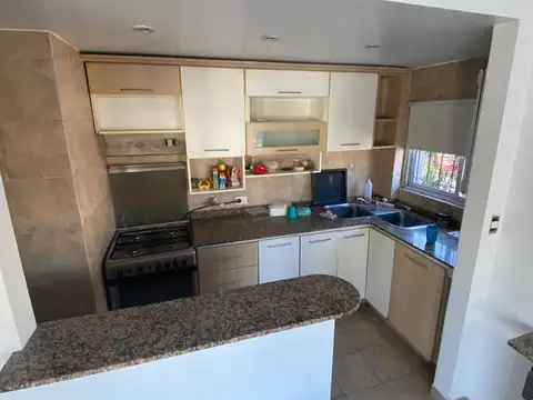 Depto Tipo Casa en Alquiler de 4 ambientes