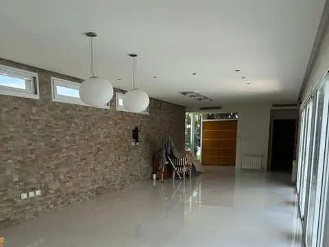 Casa en Alquiler en City Bell, USD 3.600