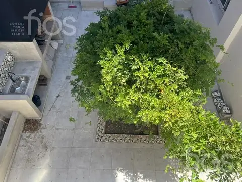 VENTA CASA RECICLADA DE TRES DORMITORIOS CON TERRAZA Y PATIO EN LOURDES