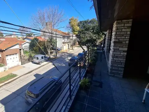 Venta casa LOTE PROPIO 10x40 Beccar