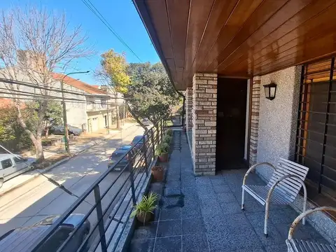 Venta casa LOTE PROPIO 10x40 Beccar