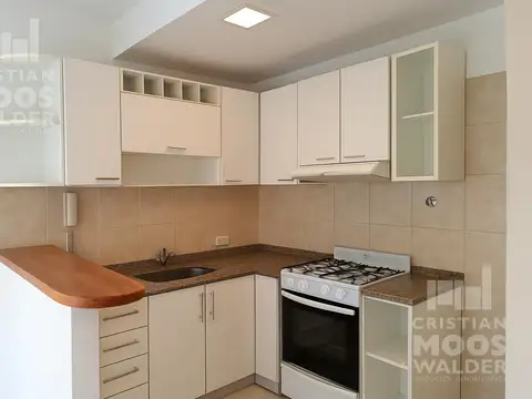 Departamento 2 ambientes con cochera y baulera en Esc.-Centro