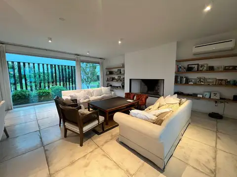 Casa en Alquiler Temporal con 3 cocheras