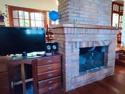 Casa 6 ambientes con 2 baños