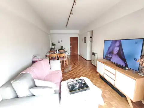 PISO 6 AL FRENTE EDIF EN ESQUINA MUCHA LUZ Y SOL 