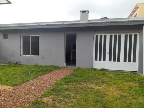 Casa 2 ambientes con 2 baños