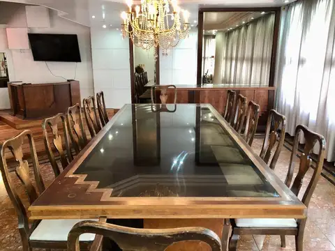 Casa 15 ambientes con 5 baños