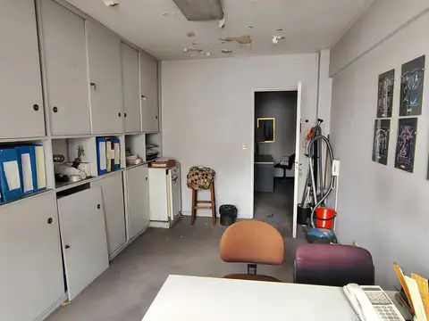 Oficina 6 ambientes con 1 baño