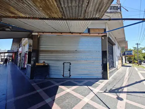 Local comercial en pleno centro de Av. Crovara.