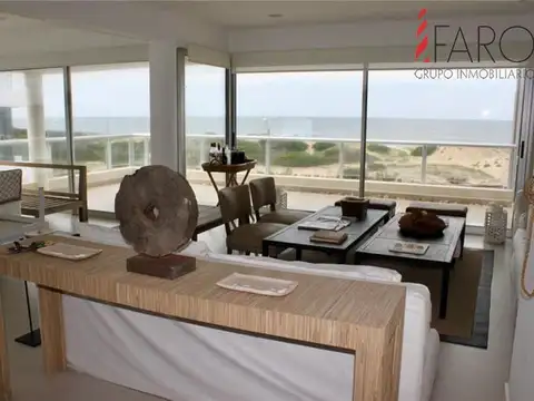 Apartamento en la Brava 3 dormitorios con parrillero y balcón