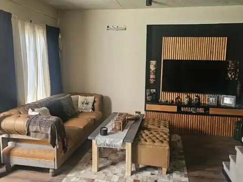 Casa en Alquiler con 1 cochera