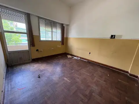 Oficina 4 ambientes con 2 baños