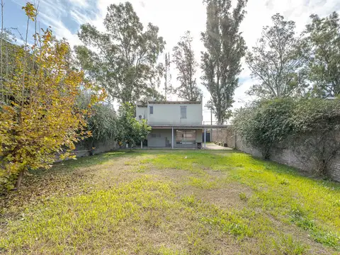 Casa 5 ambientes con 2 baños