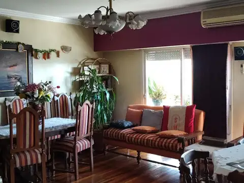 5 Ambientes C/Balcón corrido al Frente y Cochera Indep