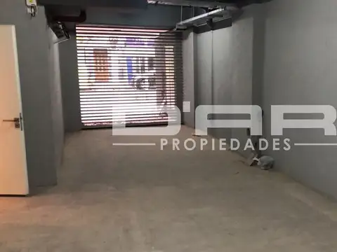 A ESTRENAR! AMPLIO LOCAL/DEPOSITO SOBRE ALVAREZ JONTE!