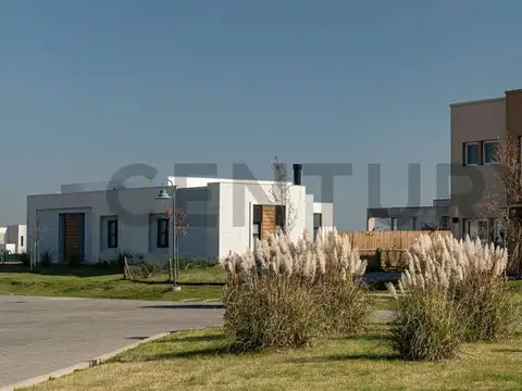 Calle 63 entrada  por Villalobos , Piso 0