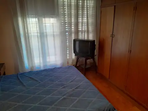 UNA MUY BUENA ZONA RESIDENCIAL, BUEN CHALET EN PROPIEDAD HORIZONTAL AL FRENTE