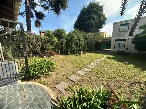 CASA EN VENTA LONGCHAMPS TIPO PH CON PARRILLA