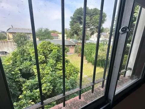 CASA EN VENTA LONGCHAMPS TIPO PH CON PARRILLA