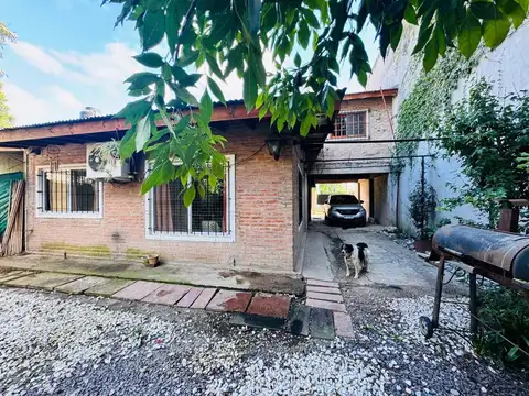 Casa en Venta con 2 cocheras