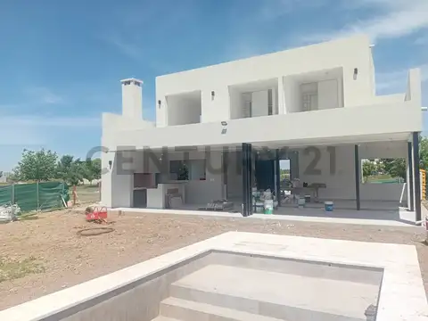 Casa en Venta con 2 cocheras