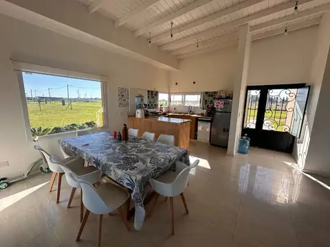 Casa en Venta con 3 cocheras