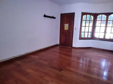 Depto Tipo Casa en Alquiler de 3 ambientes