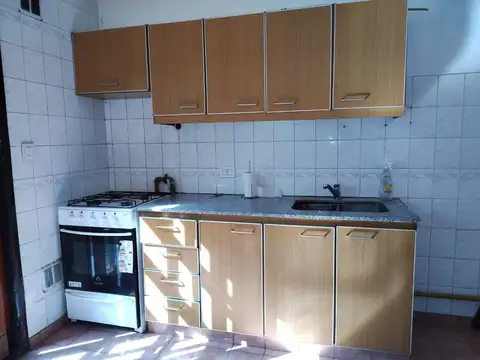 Depto Tipo Casa en Alquiler con 1 cocheras