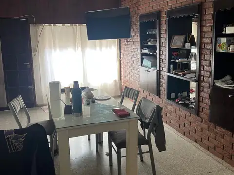 Casa 5 ambientes con 1 baño