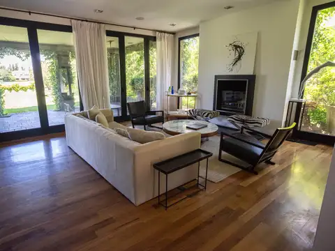 Casa en Venta en Pilar, USD 3.000.000