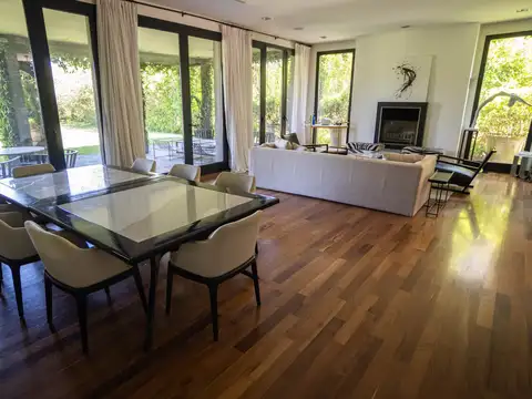 Casa 6 ambientes con 3 baños