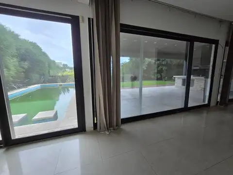 Casa en Venta  - El Yacht al Agua- Nordelta