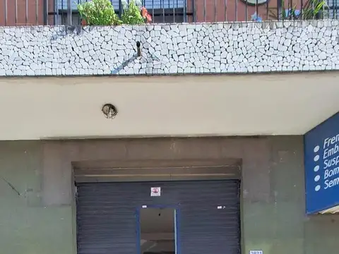 Local en Jose León Suarez