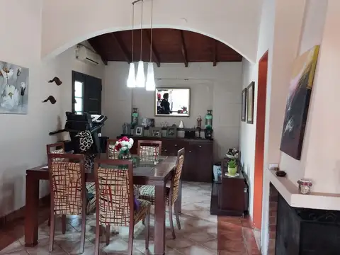 VENTA QUINTA C/2 CASAS + DPTO PISCINA PASO DEL REY