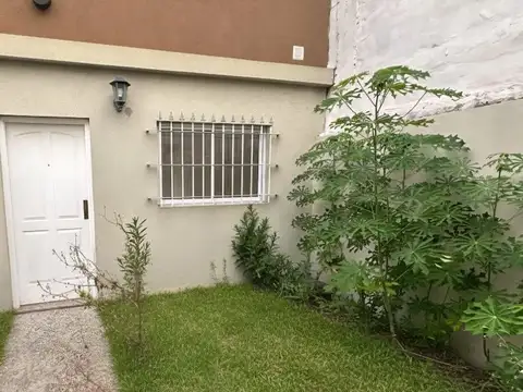 Depto Tipo Casa en Venta en La Plata, USD 58.000