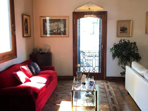 Casa 10 ambientes con 4 baños