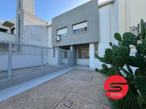 Casa venta fisherton dos dormitorios garage duplex jardin luminoso electrico amplio