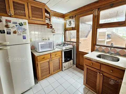 Apartamento de 2 dormitorios y 2 baños a 1 cuadra de Gorlero, con gran terraza y parrillero propio.