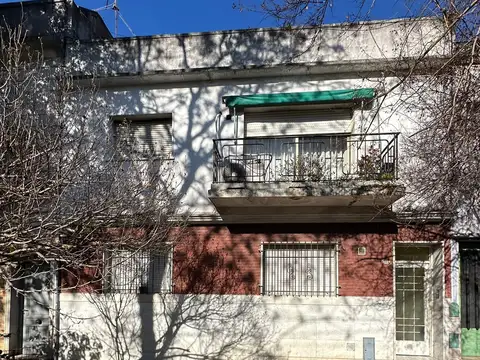 Departamento tipo casa 3 ambientes, planta baja al frente, sin expensas
