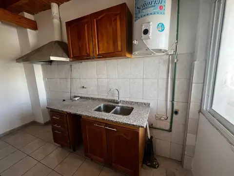 VENTA EDIFICIO EN GODOY CRUZ (CLÍNICA,DEPTOS,OFI)