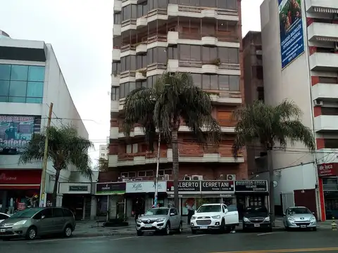 VENTA DE DEPARTAMENTO 4 AMBIENTES CON COCHERA FIJA