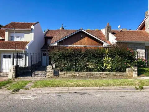 Chalet 3 ambientes con dependencia y parque