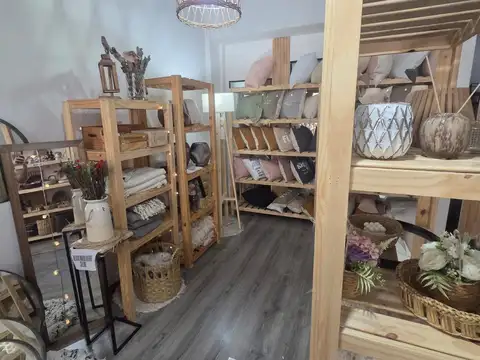 Magnifico Local Sobre Av. Triunvirato en la mejor ubicacion