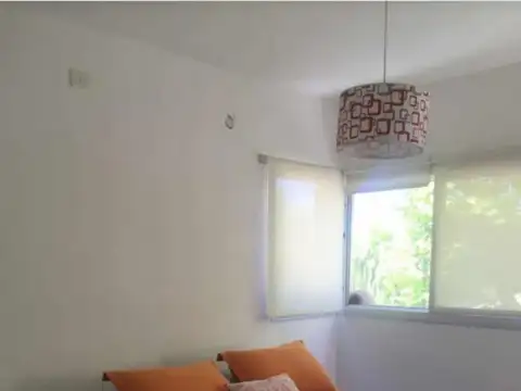 Casa en Alquiler con 4 cocheras