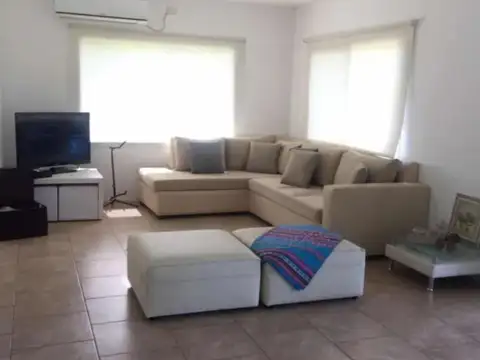 Casa en Alquiler en San Andres, USD 2.500